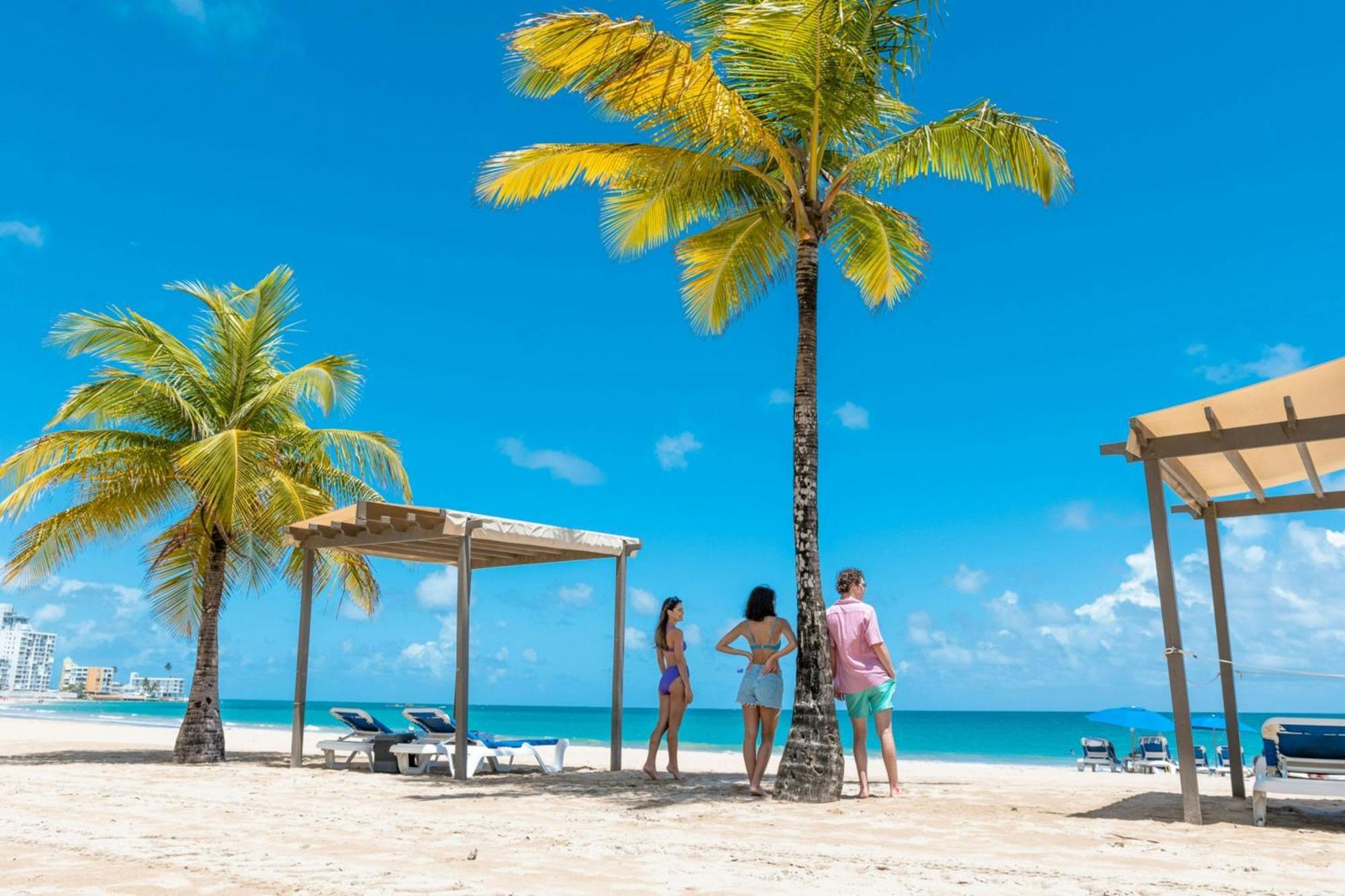 Courtyard By Marriott Isla Verde Beach Resort Сан-Хуан Экстерьер фото