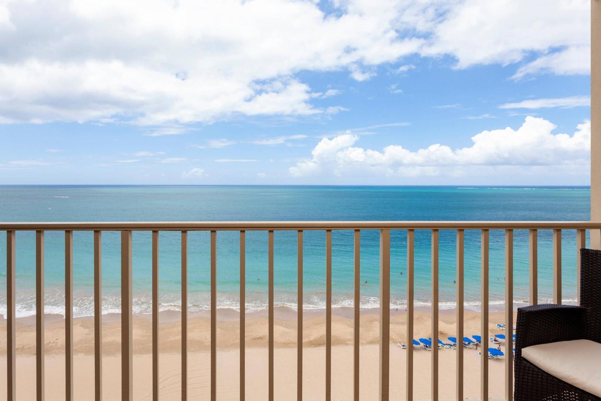 Courtyard By Marriott Isla Verde Beach Resort Сан-Хуан Экстерьер фото