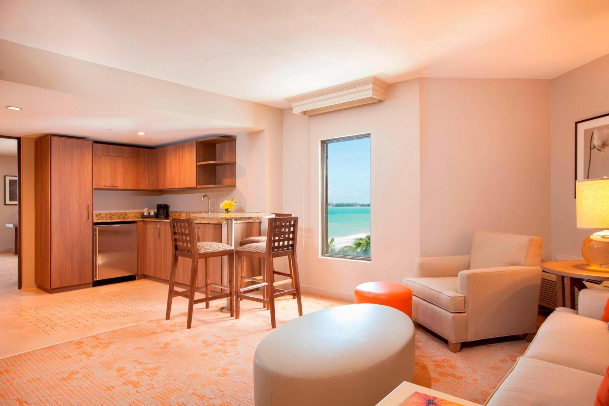 Courtyard By Marriott Isla Verde Beach Resort Сан-Хуан Экстерьер фото
