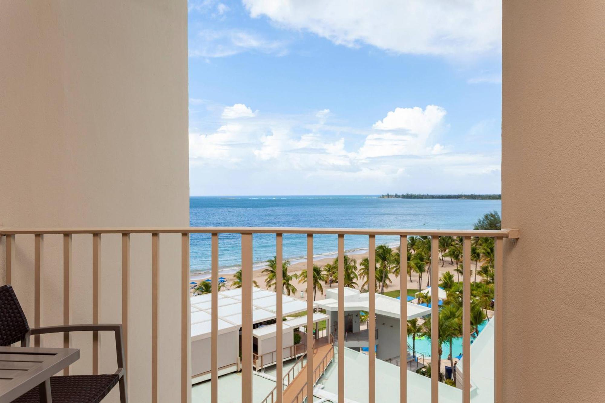 Courtyard By Marriott Isla Verde Beach Resort Сан-Хуан Экстерьер фото