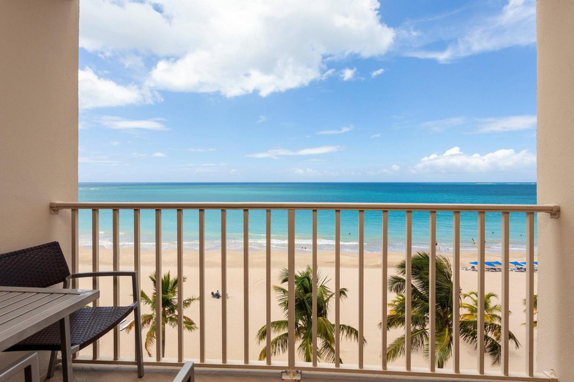 Courtyard By Marriott Isla Verde Beach Resort Сан-Хуан Экстерьер фото