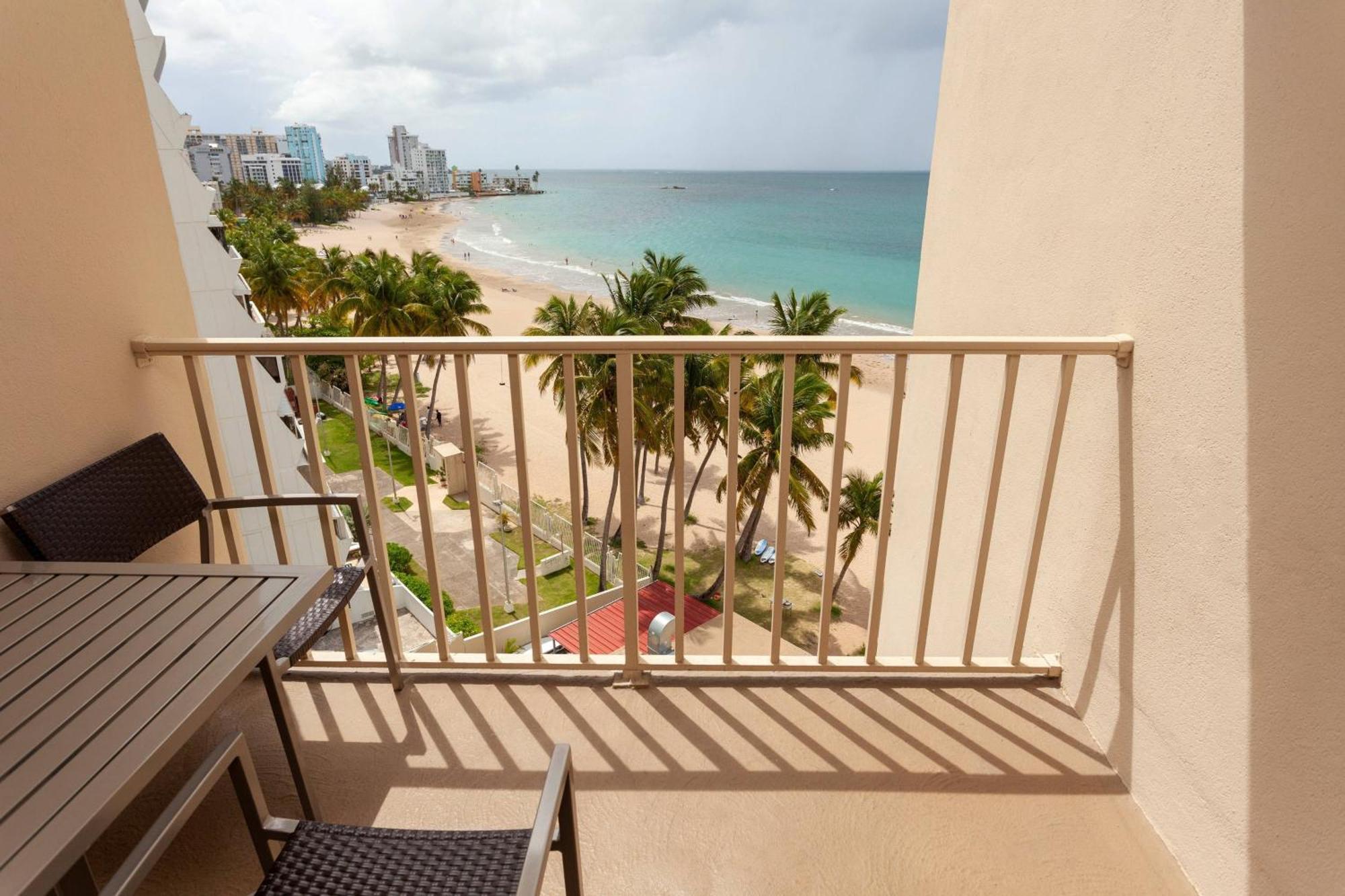 Courtyard By Marriott Isla Verde Beach Resort Сан-Хуан Экстерьер фото
