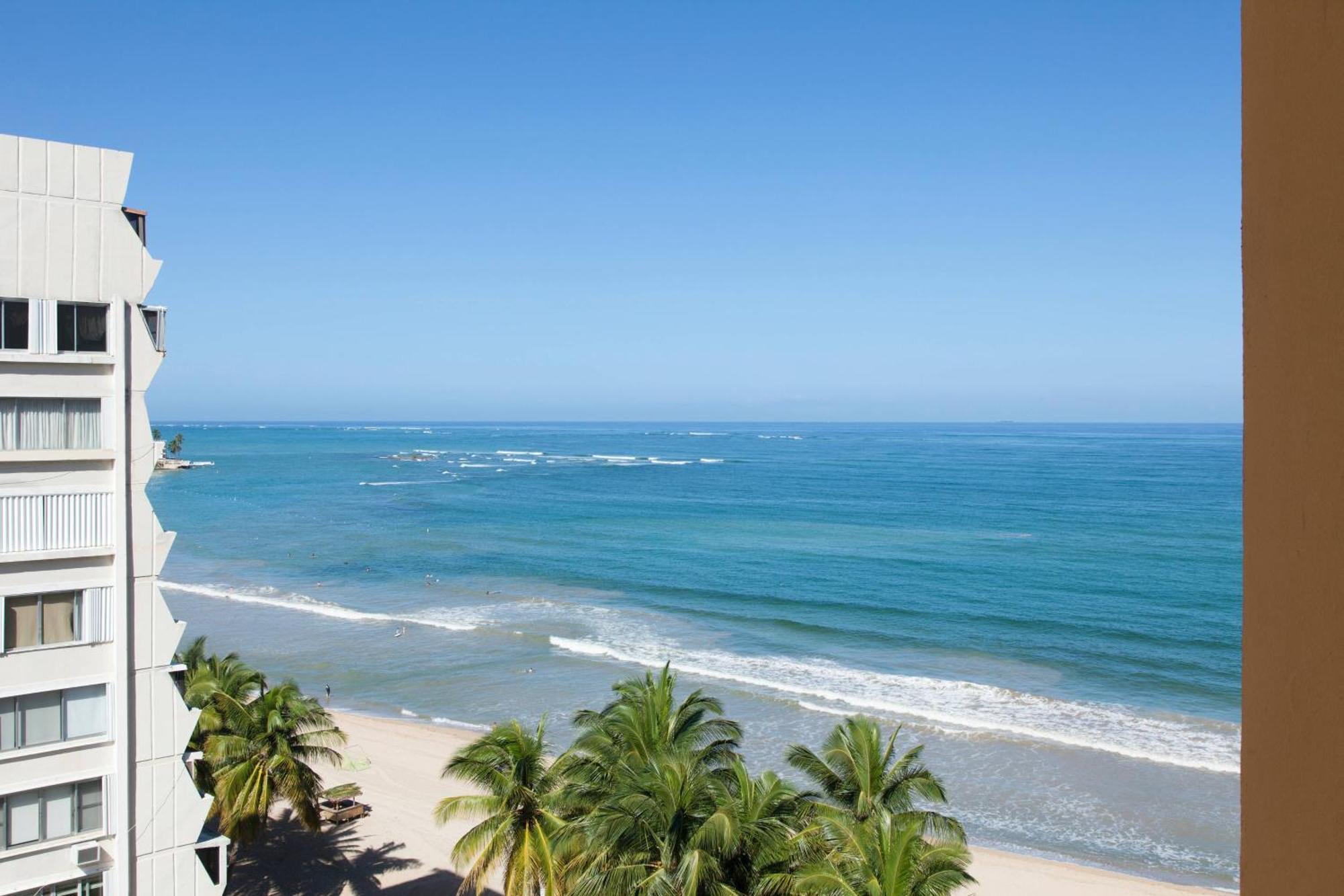 Courtyard By Marriott Isla Verde Beach Resort Сан-Хуан Экстерьер фото