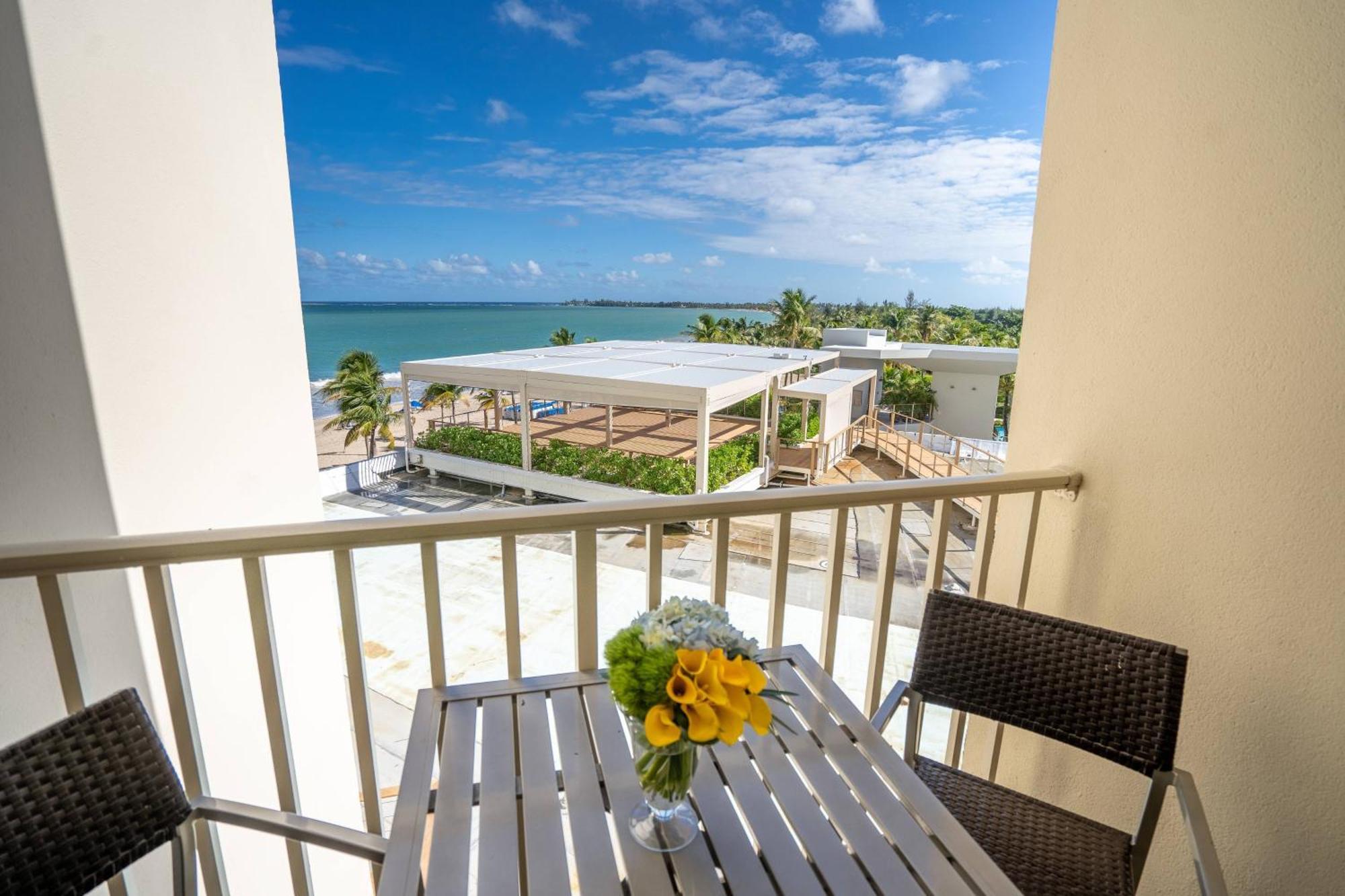 Courtyard By Marriott Isla Verde Beach Resort Сан-Хуан Экстерьер фото
