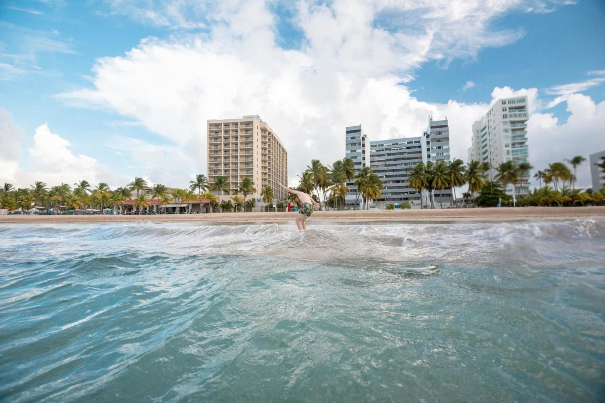 Courtyard By Marriott Isla Verde Beach Resort Сан-Хуан Экстерьер фото