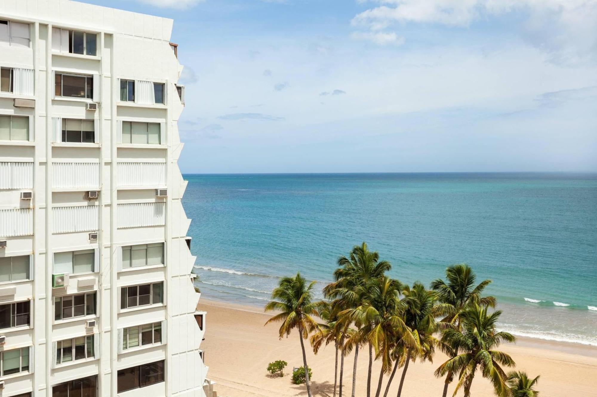 Courtyard By Marriott Isla Verde Beach Resort Сан-Хуан Экстерьер фото